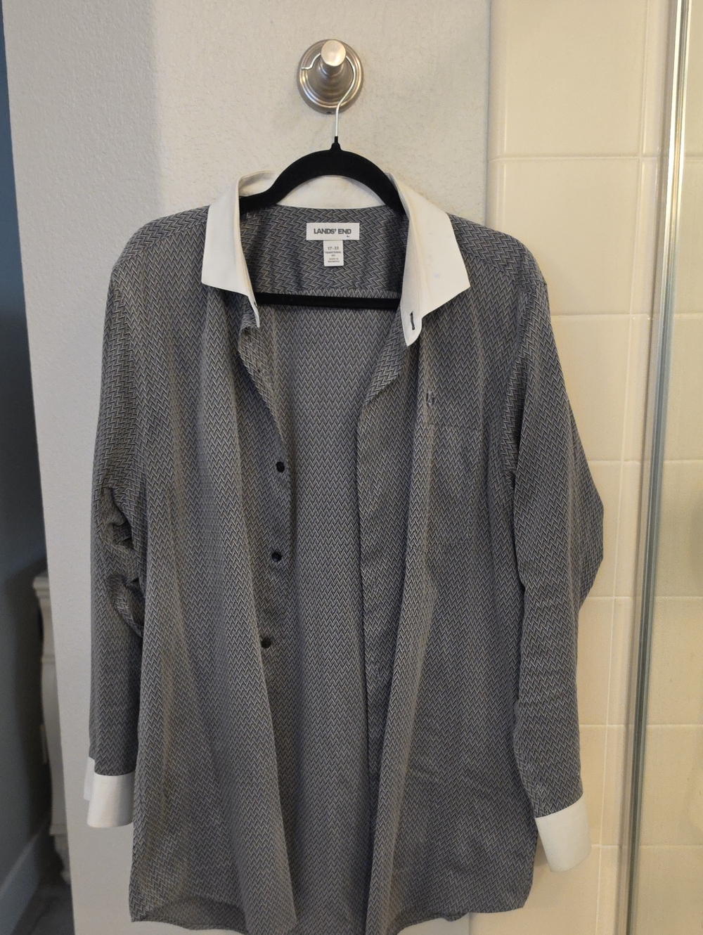Lands' End Men's Gray Patterned Dress Shirt with White Contrast Collar and Cuffs